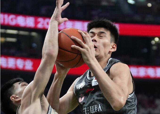 它们不仅后劲十足、长尾效应显著，更凭借扎实的内容创新与过硬口碑，扛住了市场波动，成为票房与话题的“定盘星”。