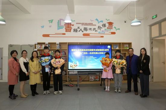 该片由Netflix、BBC联合出品，剧版主创斯蒂文·奈特继续编剧，汤姆·哈珀执导，基里安·墨菲将继续饰演汤米·谢尔比，丽贝卡·弗格森（《沙丘》）、巴里·基奥恩（《萨特本》）、蒂姆·罗斯等出演。