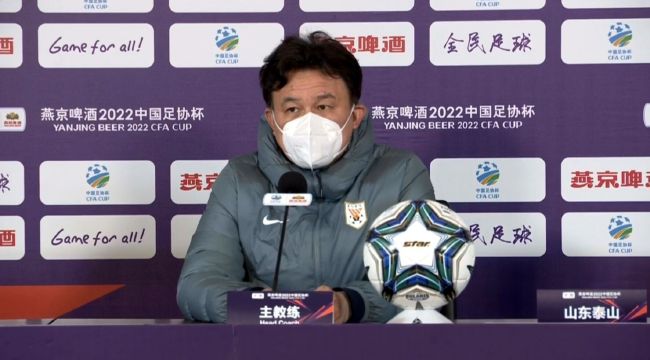 影评盛赞《新蝙蝠侠》其不仅具有全新的风格，更有众多令人心潮澎湃的设计，不论是极富 《乐高蝙蝠侠》新海报 蝙蝠侠神情严肃从天而降 2016-09-18 近日，备受关注的《乐高大电影：蝙蝠侠》公布了一张全新的电影海报，在海报上，蝙蝠侠穿着巨大的斗篷从天而降，表情显得刚毅而又不快，很有之前预告中出现的那种混不吝的色彩。